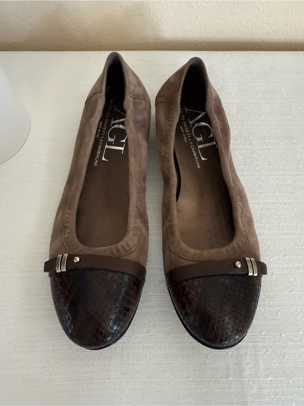 AGL Women's Brown Leather Ballet Flats with Textured Cap Toe US 10. EU40.